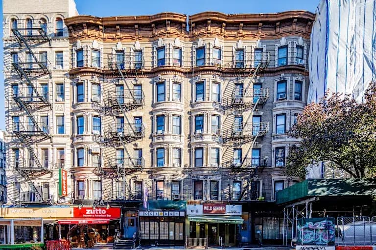 Modern NYC apartment interior 8