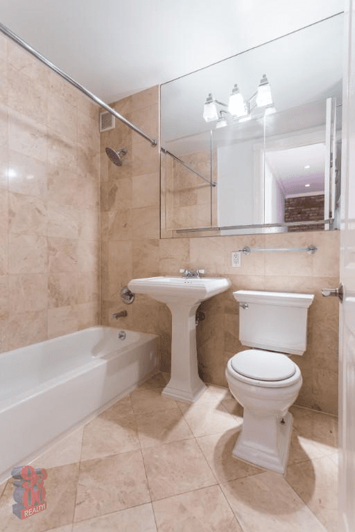 47 1/2 E 1ST ST., #1R