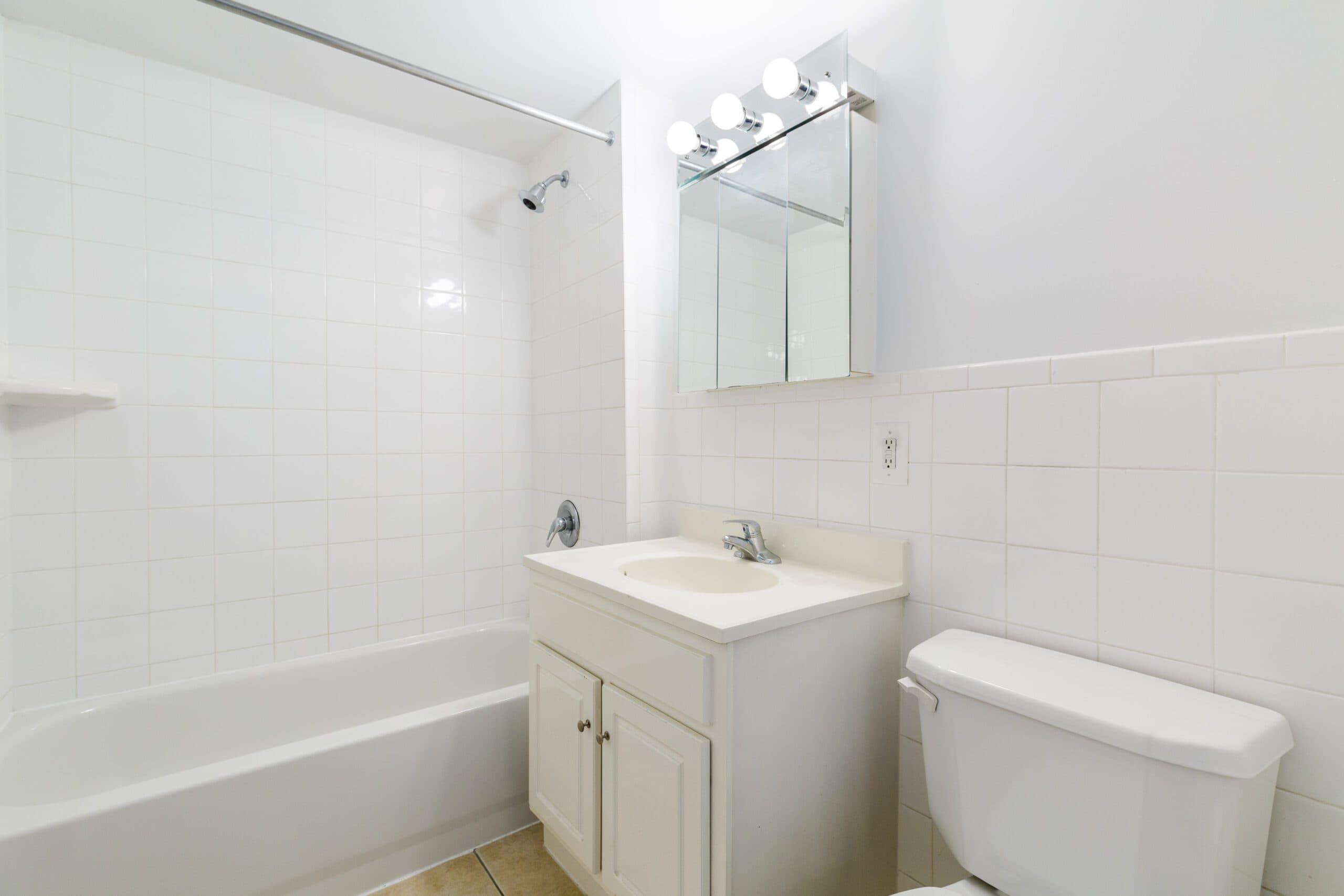 444 Manhattan Avenue, 1/B