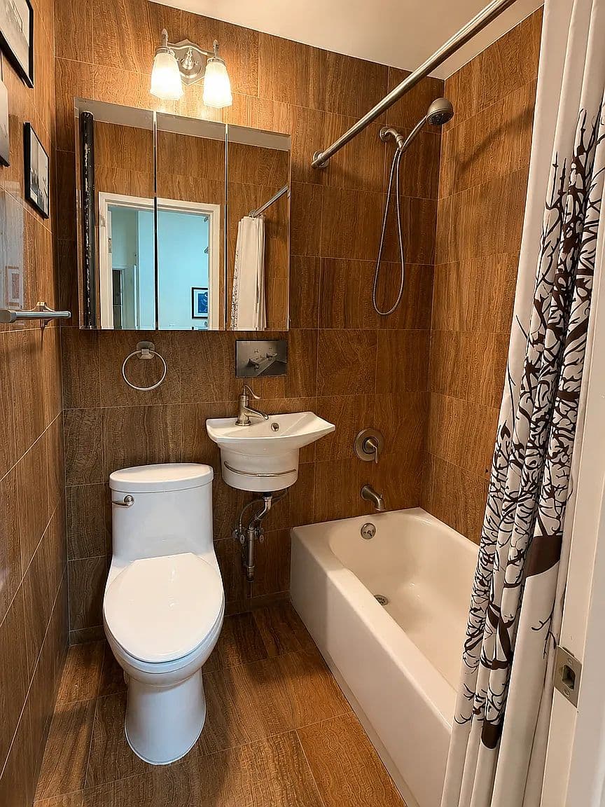 Upper East Side One-Bedroom Apartment with Private Garden and Renovated Kitchen