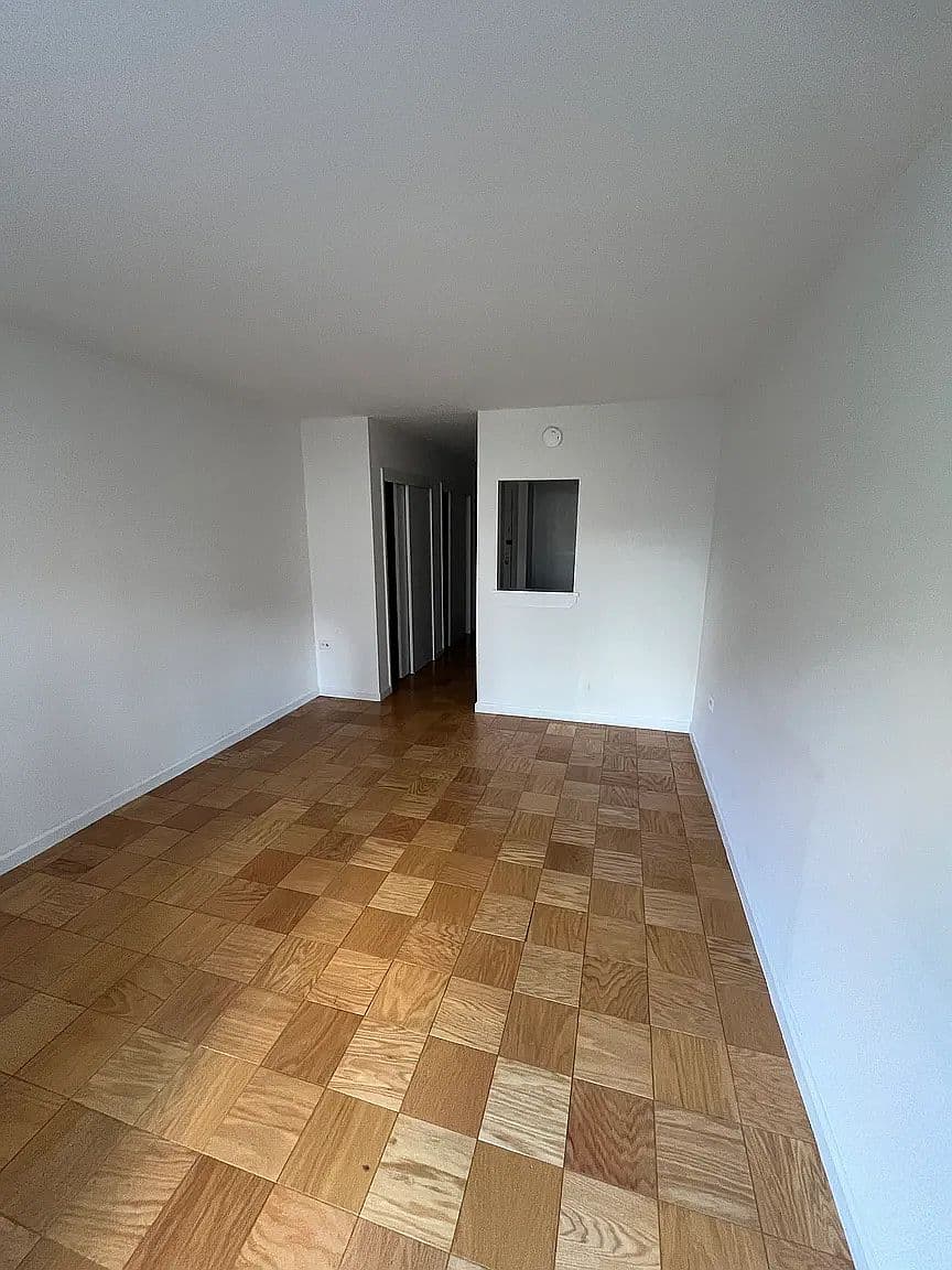 Zero-Bedroom Upper East Side Apartment with Elevator and Laundry