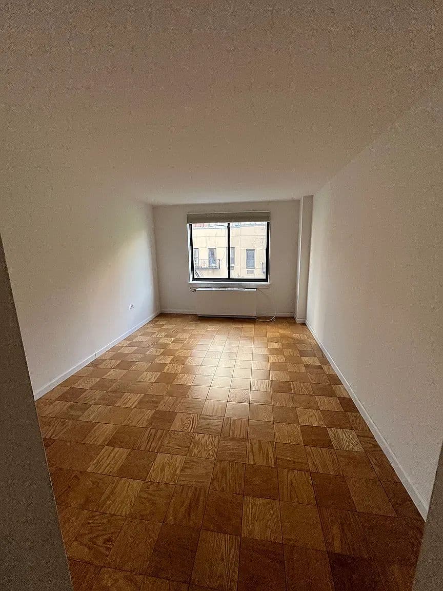 Zero-Bedroom Upper East Side Apartment with Elevator and Laundry