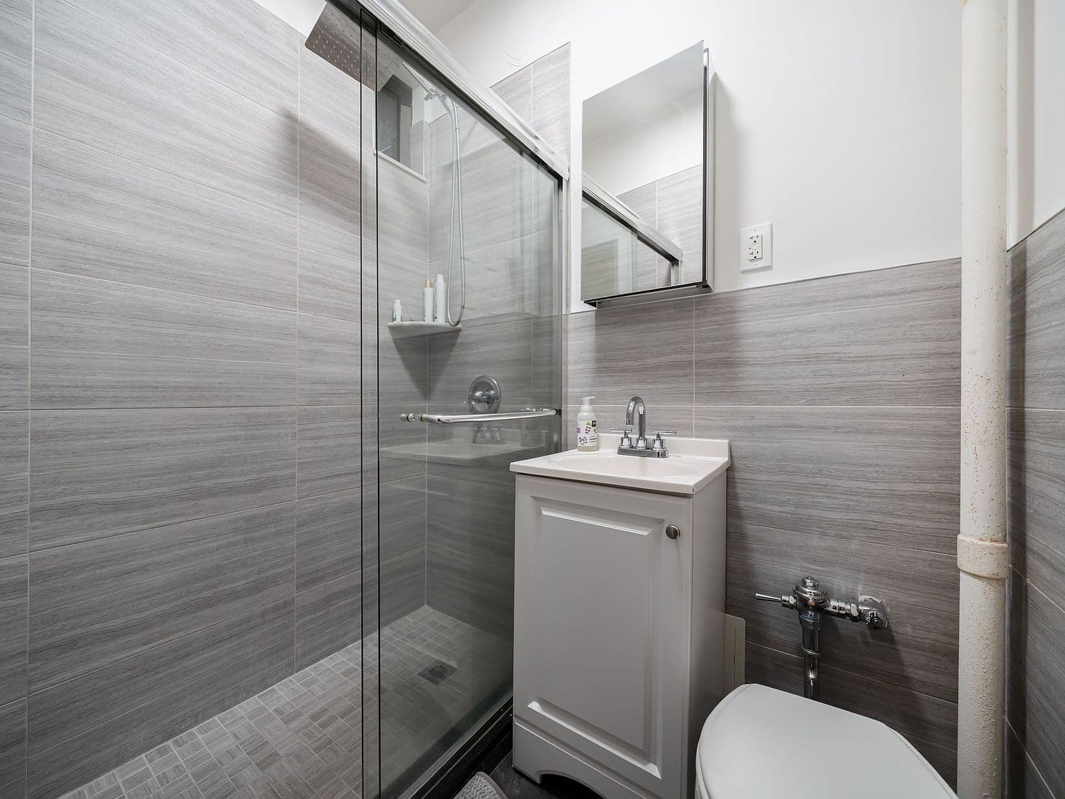 Renovated One-Bedroom Upper East Side Apartment with Bosch Appliances