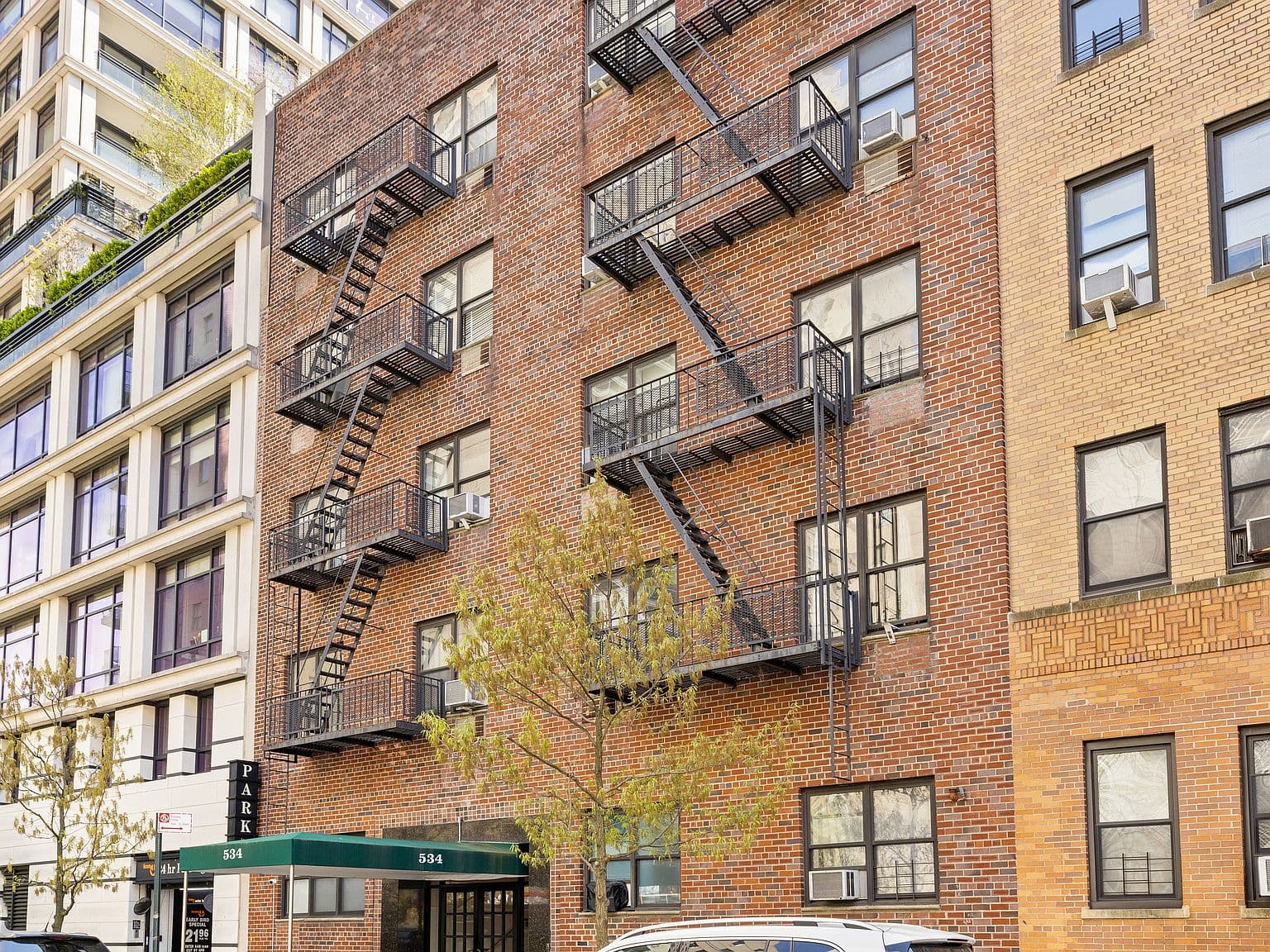 Renovated One-Bedroom Upper East Side Apartment with Elevator and Dishwasher