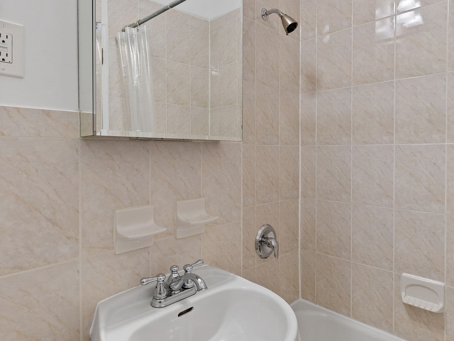 Renovated One-Bedroom Upper East Side Apartment with Elevator and Dishwasher