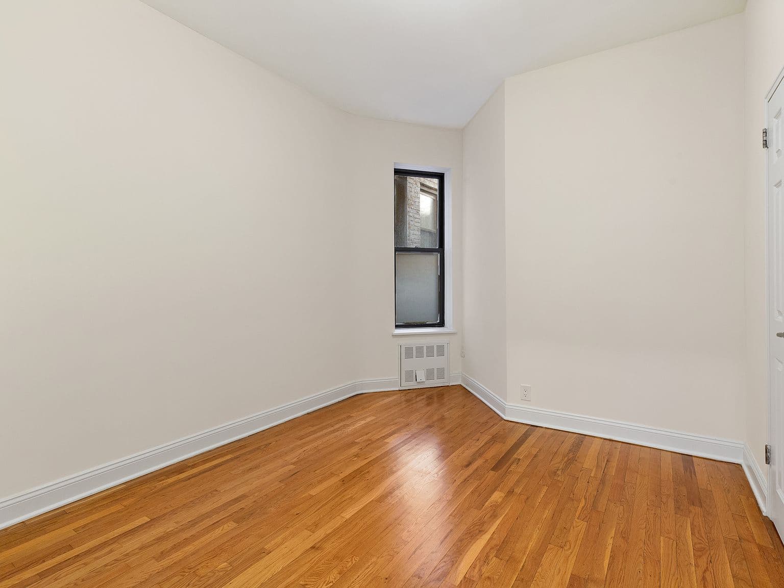 Renovated One-Bedroom Upper East Side Apartment with Elevator and Dishwasher
