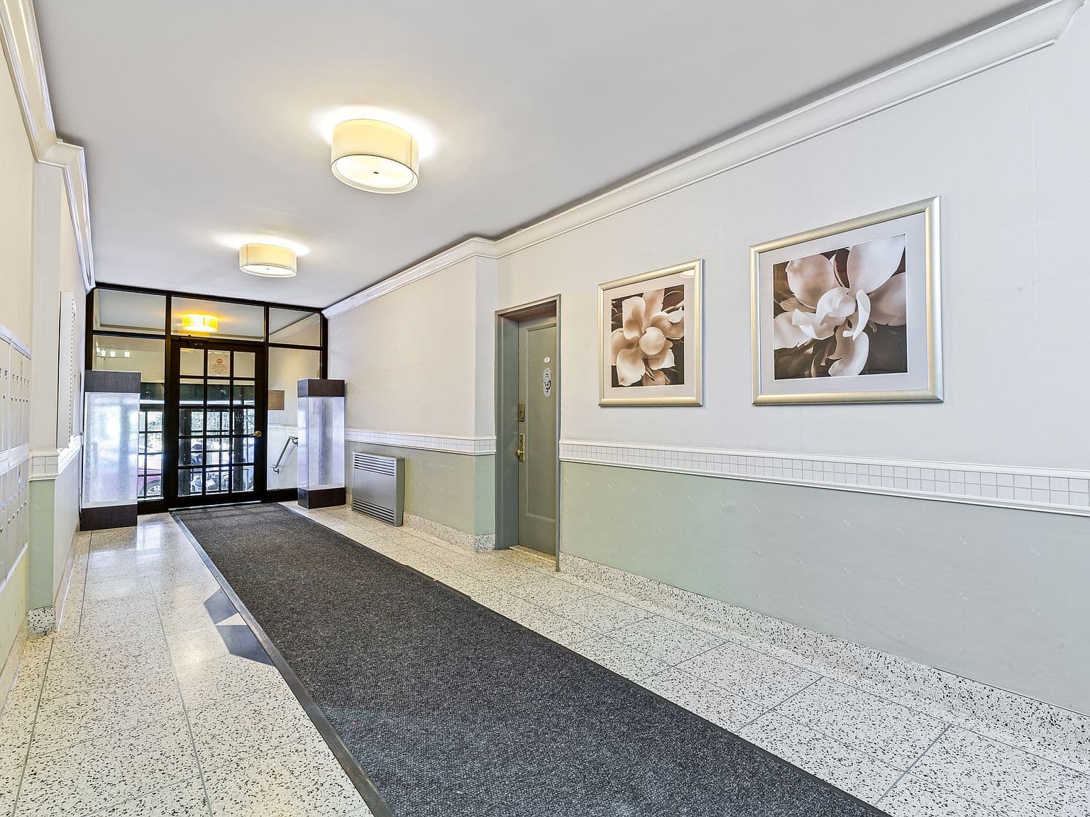 Renovated One-Bedroom Upper East Side Apartment with Elevator and Dishwasher