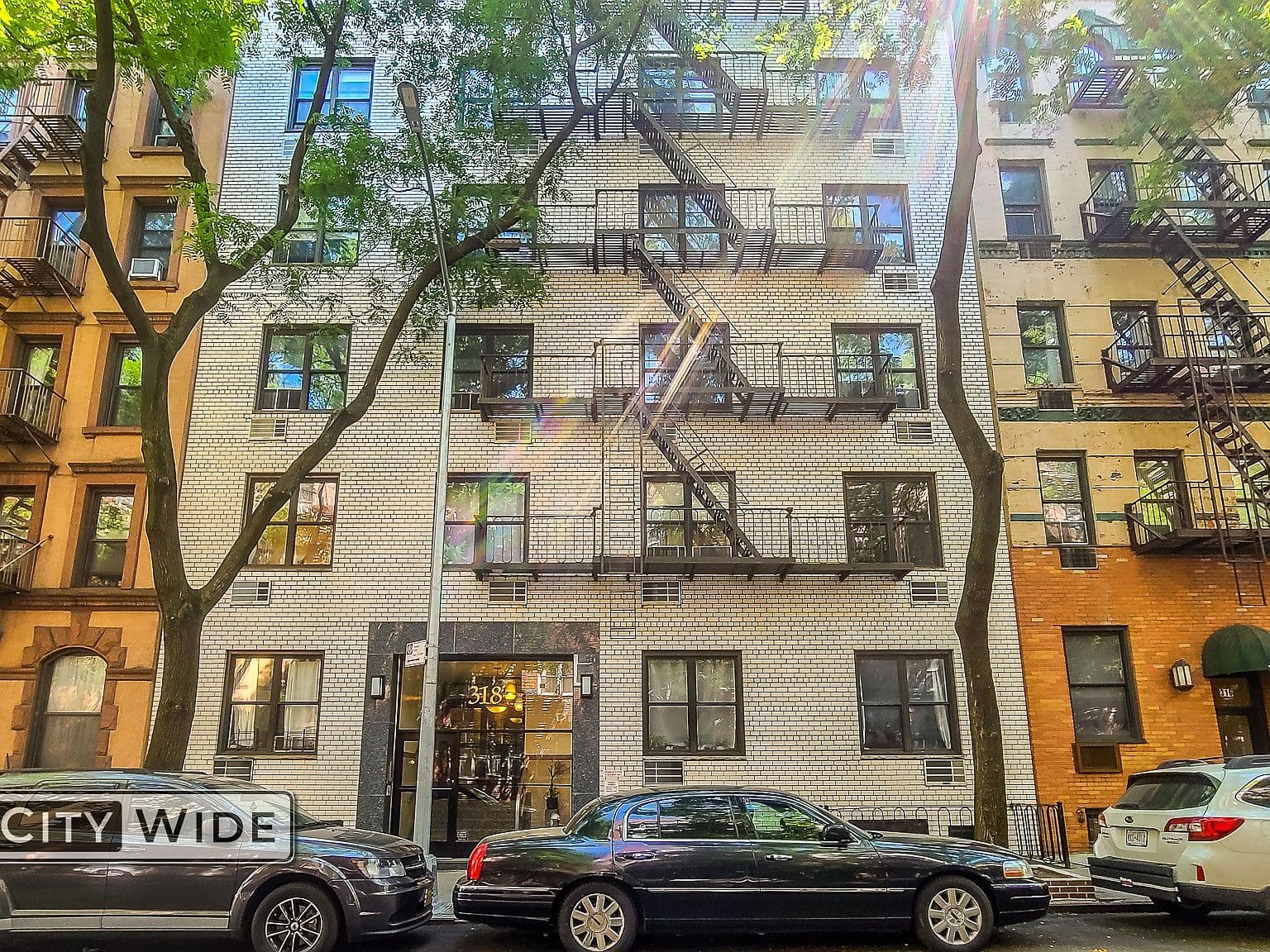 Bright Upper East Side Studio with Natural Light and Convenient Amenities