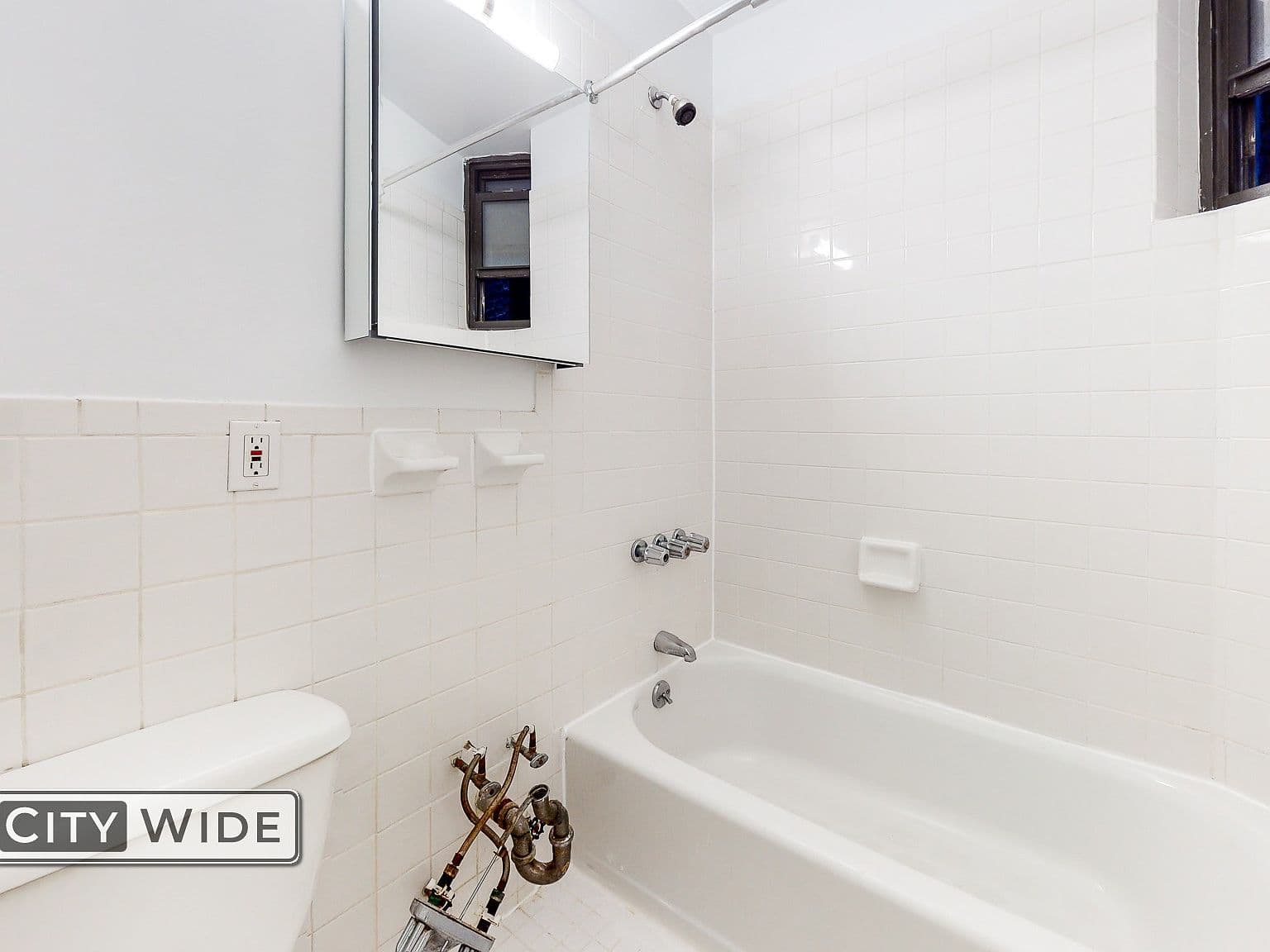 Bright Upper East Side Studio with Natural Light and Convenient Amenities