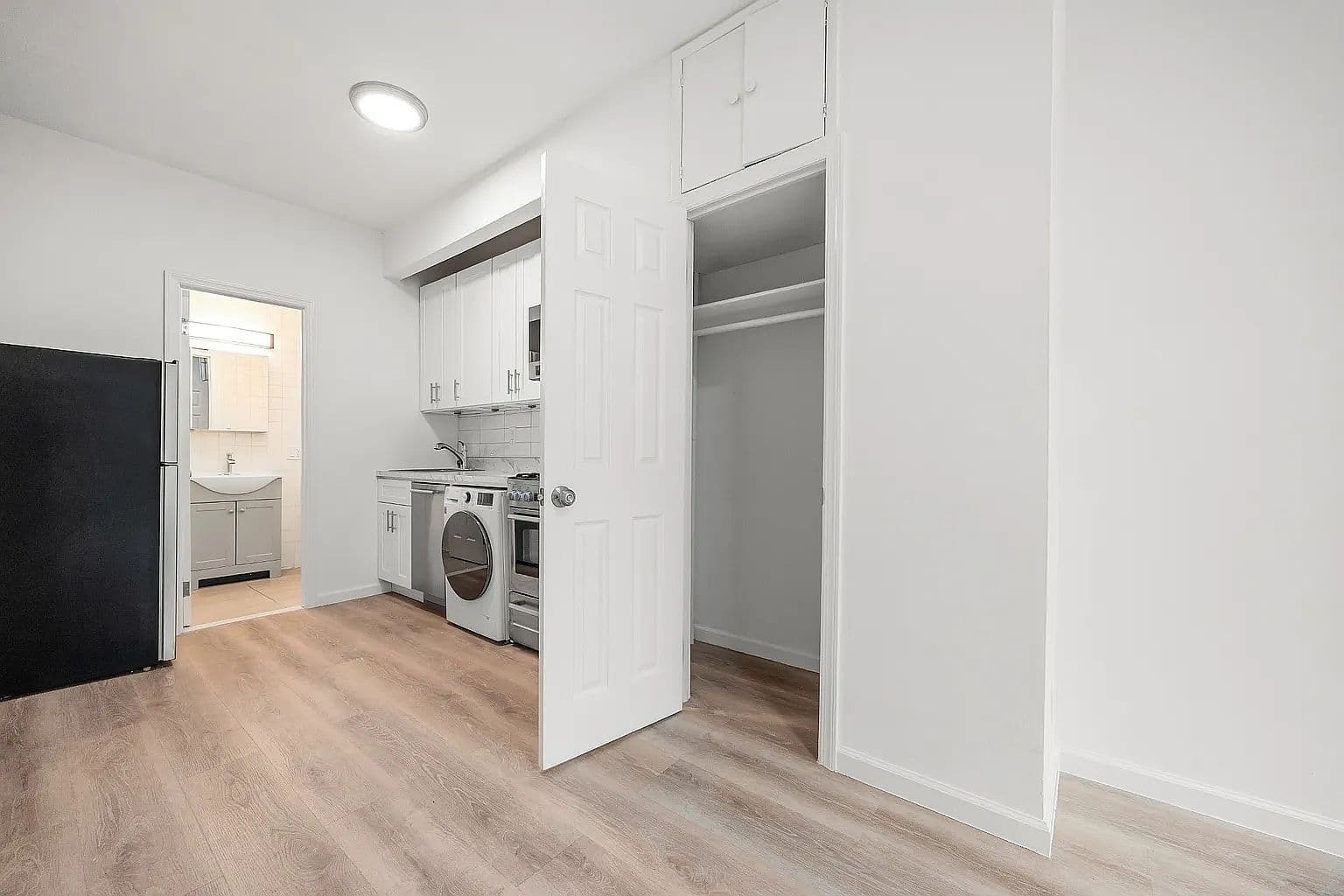 Renovated 637-Square-Foot Manhattan Studio with In-Unit Laundry