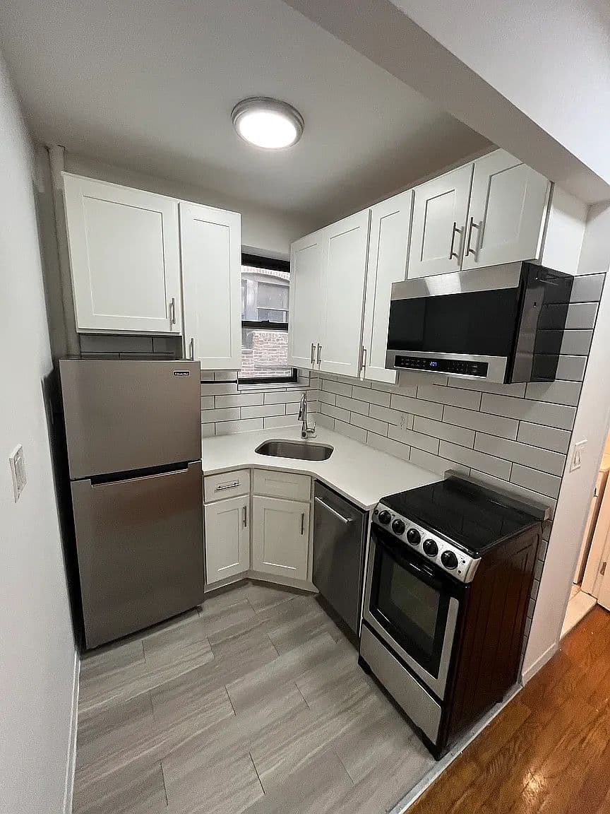 Renovated Two-Bedroom Apartment Near Q/4/5/6 Subways