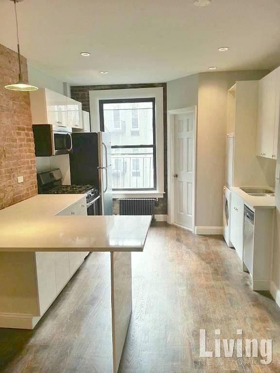 Renovated 2-Bedroom Upper East Side Apartment with In-Unit Laundry