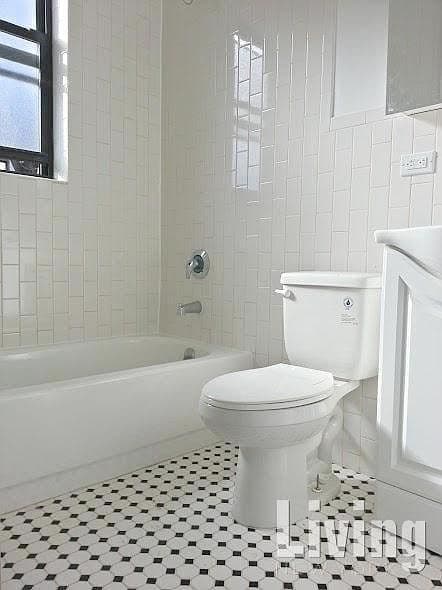 Renovated 2-Bedroom Upper East Side Apartment with In-Unit Laundry