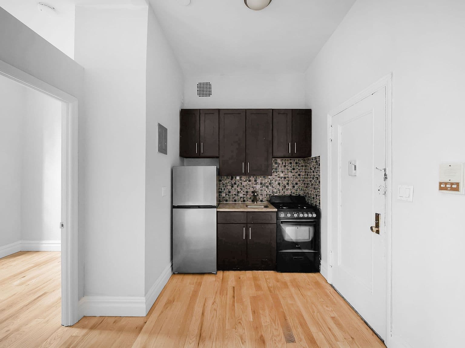 430 Sq. Ft. One-Bedroom Apartment with Separate Kitchen in Manhattan’s Upper East Side