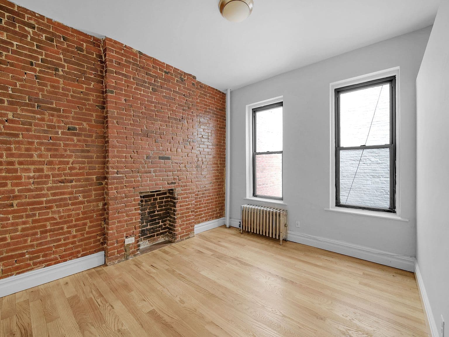 430 Sq. Ft. One-Bedroom Apartment with Separate Kitchen in Manhattan’s Upper East Side