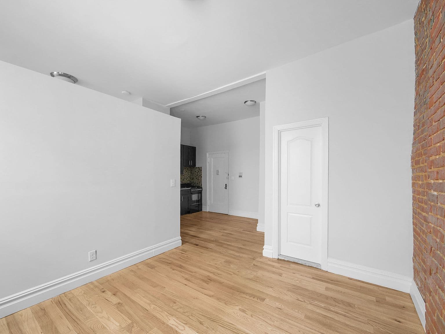 430 Sq. Ft. One-Bedroom Apartment with Separate Kitchen in Manhattan’s Upper East Side