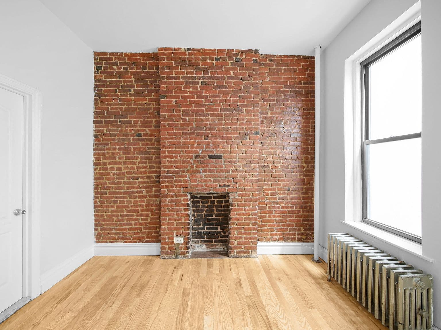 430 Sq. Ft. One-Bedroom Apartment with Separate Kitchen in Manhattan’s Upper East Side
