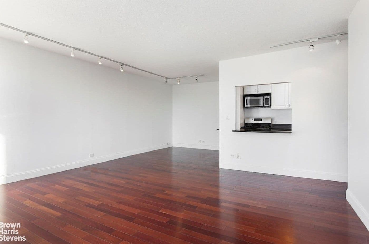 Spacious 1-Bedroom Apartment with Southern Exposure and Included Utilities in Manhattan