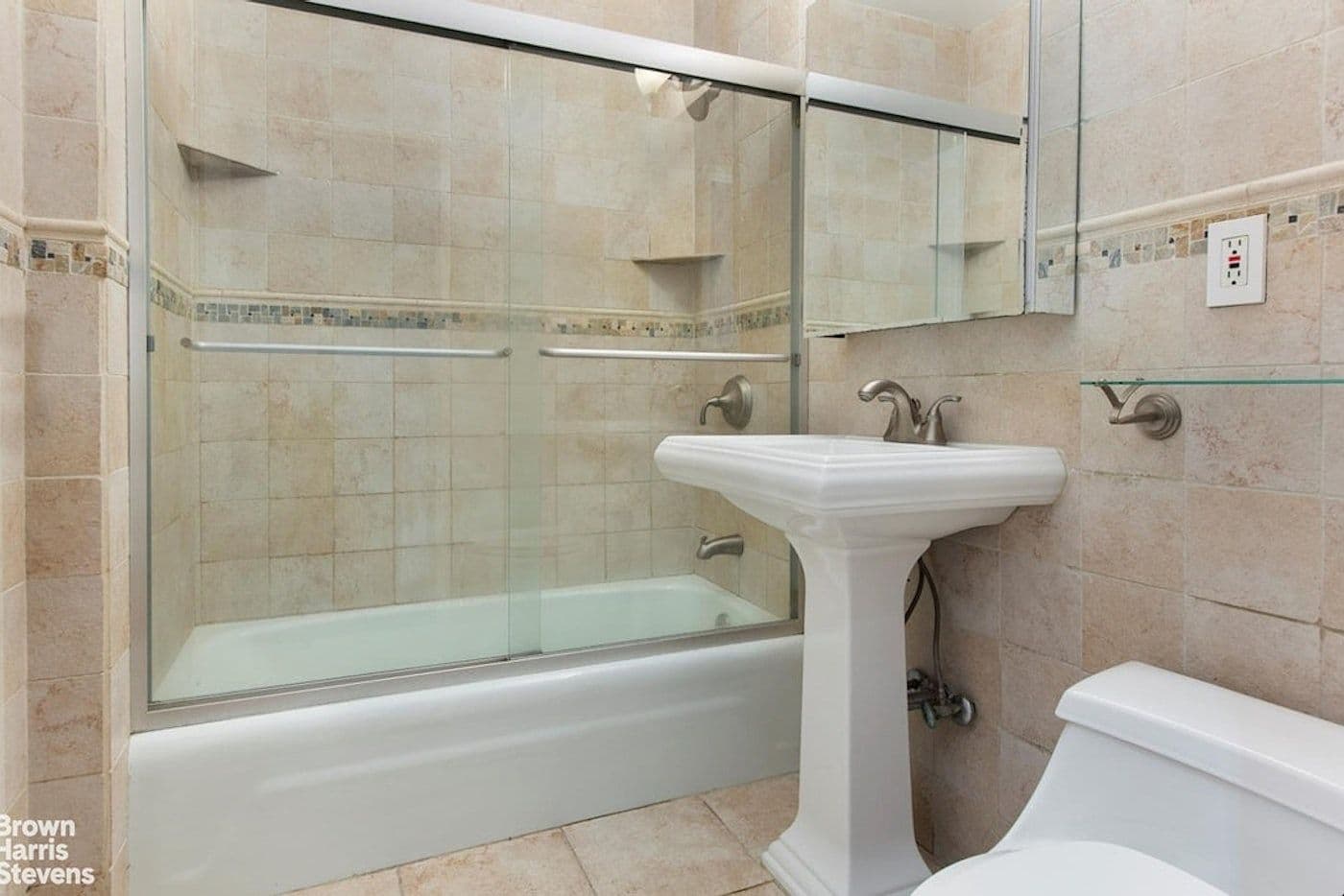 Spacious 1-Bedroom Apartment with Southern Exposure and Included Utilities in Manhattan