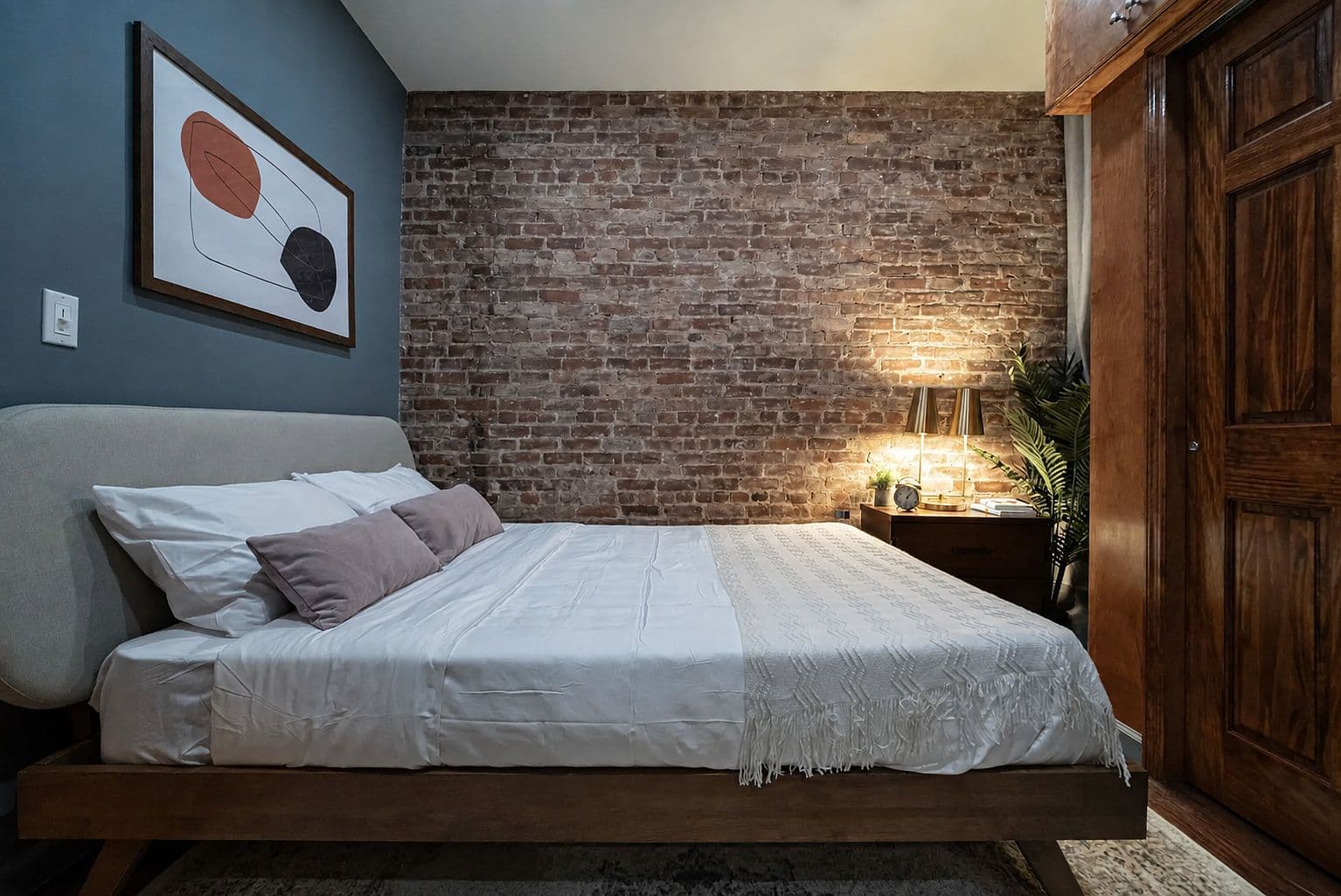 One-Bedroom Upper East Side Apartment with Refreshed Kitchen and Hardwood Floors