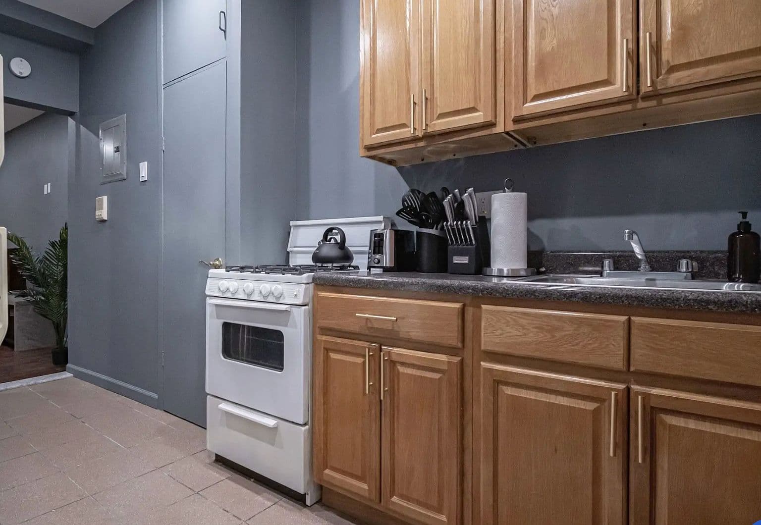 One-Bedroom Upper East Side Apartment with Refreshed Kitchen and Hardwood Floors