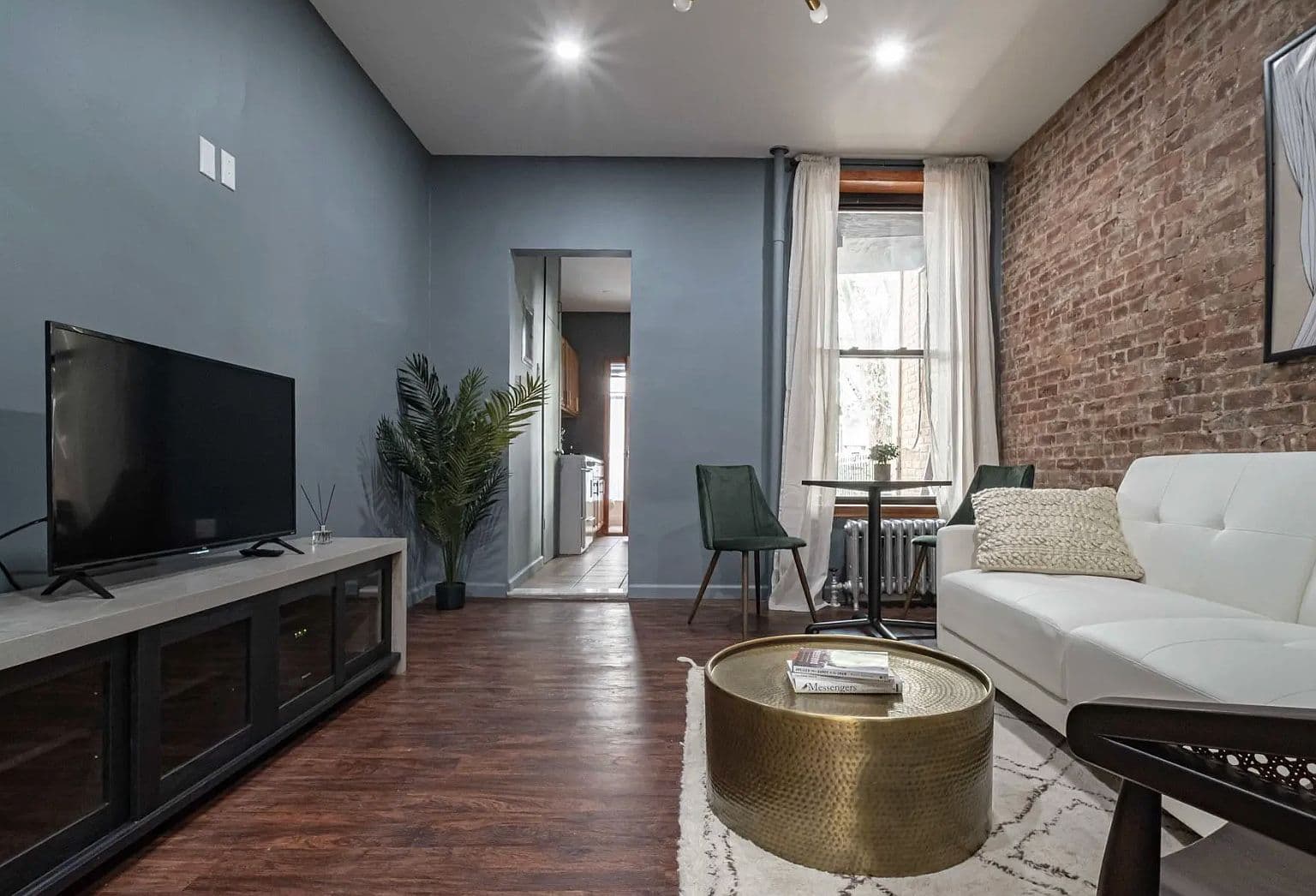 One-Bedroom Upper East Side Apartment with Refreshed Kitchen and Hardwood Floors