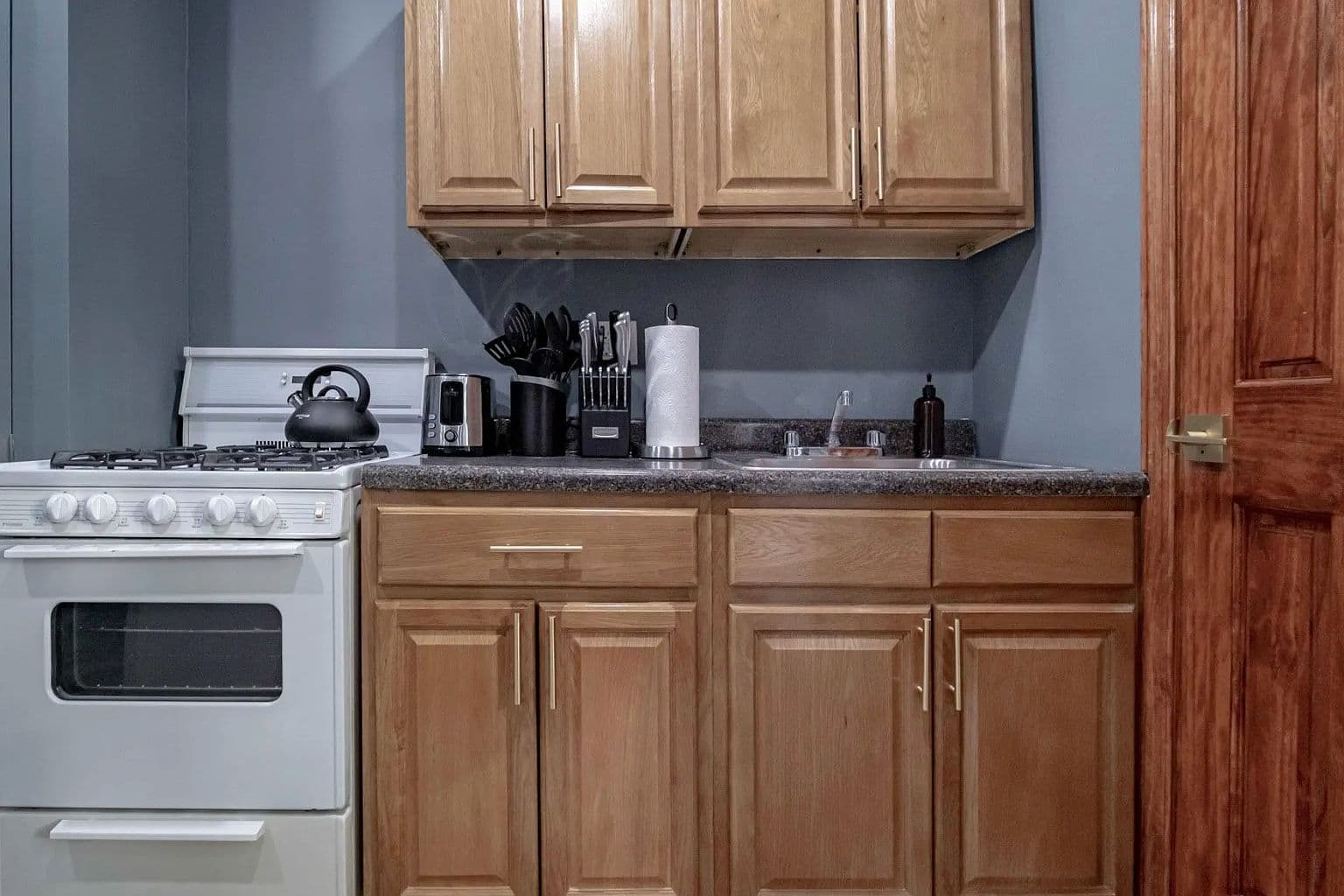 One-Bedroom Upper East Side Apartment with Refreshed Kitchen and Hardwood Floors