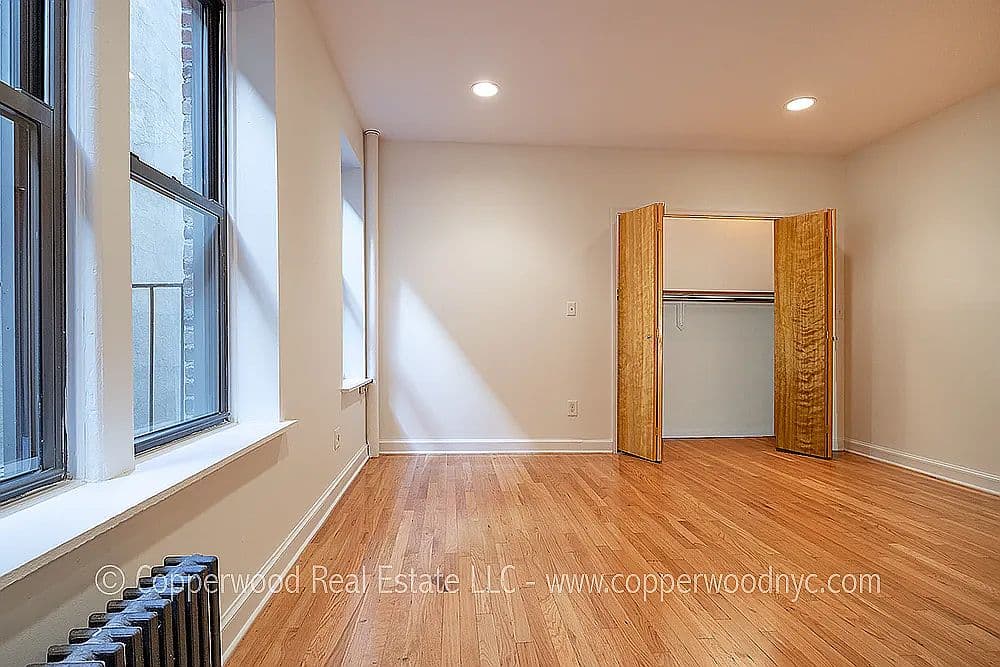 Sunny Upper East Side Studio with Open Kitchenette and Transit Access