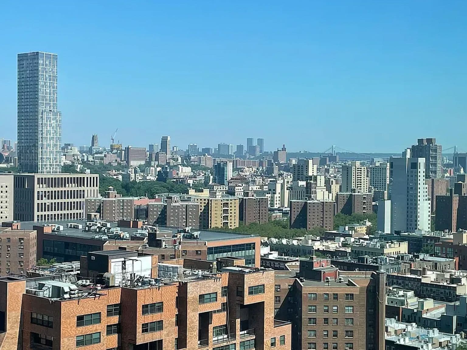 High-Floor Junior One-Bedroom Apartment with Skyline Views and Club Amenities