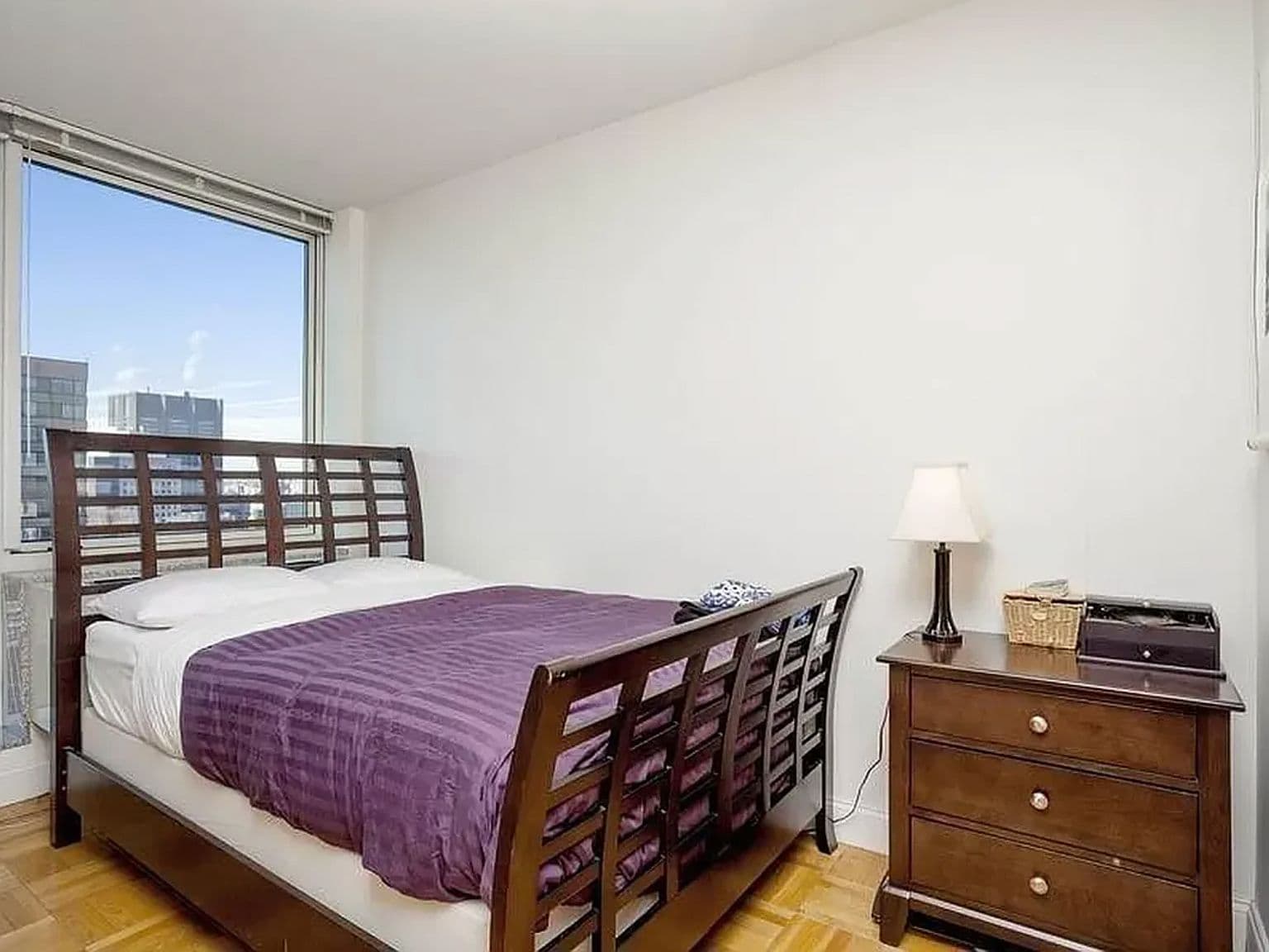 High-Floor Junior One-Bedroom Apartment with Skyline Views and Club Amenities