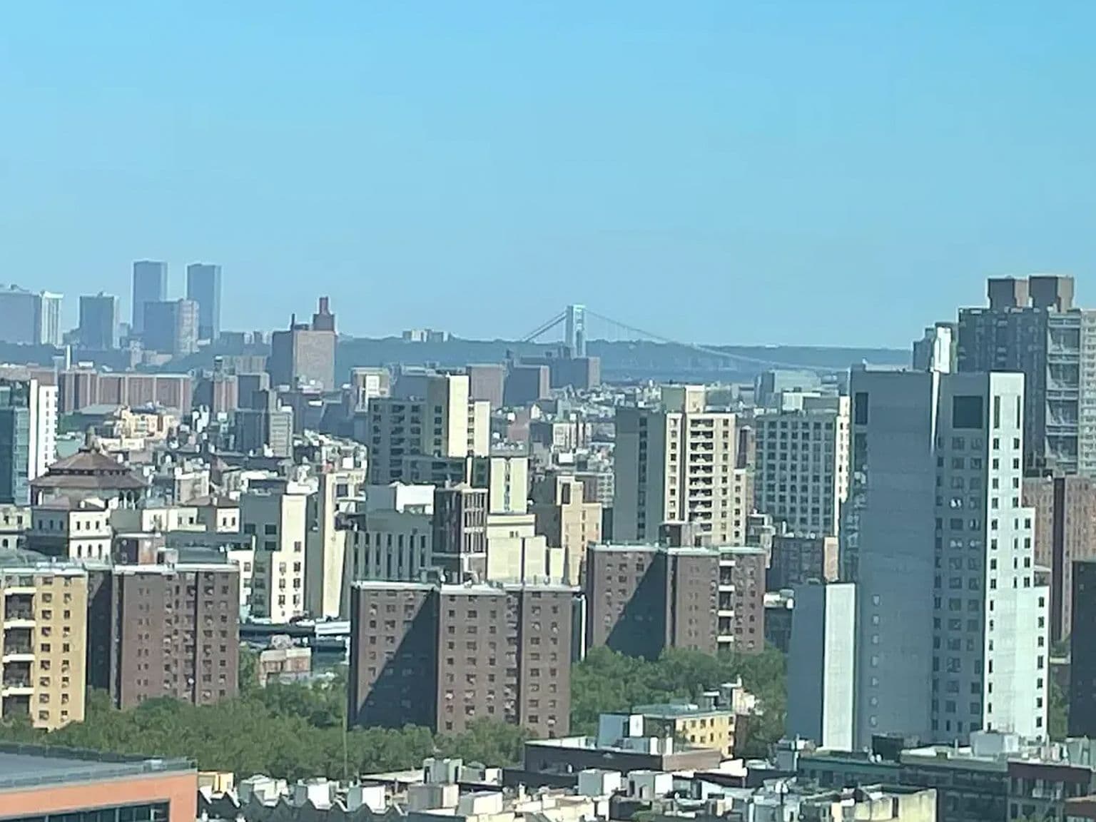 High-Floor Junior One-Bedroom Apartment with Skyline Views and Club Amenities