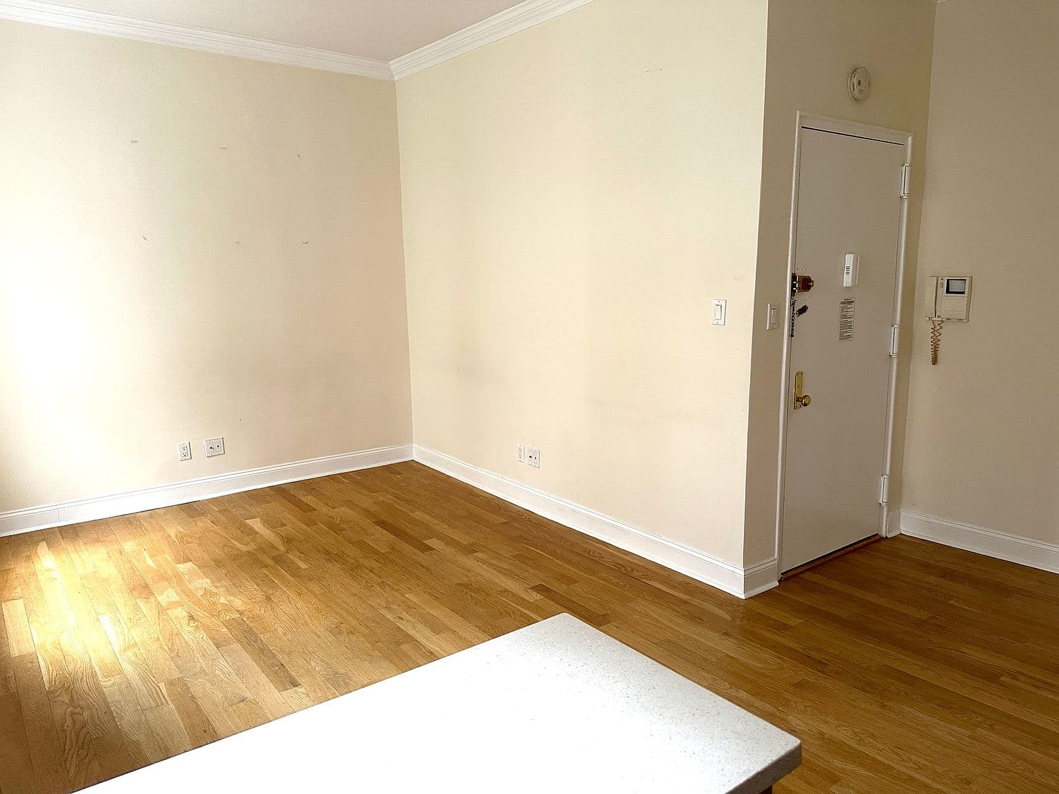 572-Square-Foot Upper East Side Studio with Renovated Kitchen and Built-In AC