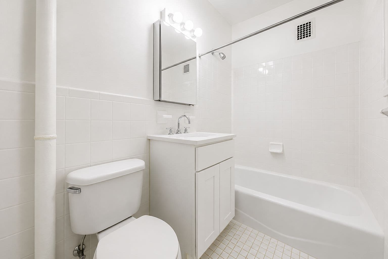 704-Square-Foot Studio Apartment with Modern Finishes in Manhattan’s Upper East Side