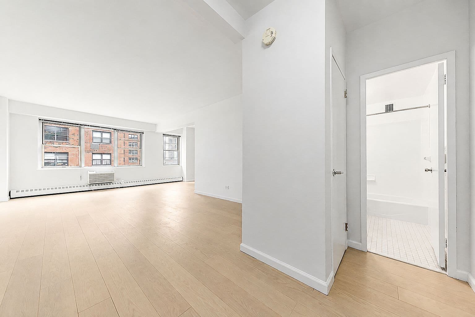 704-Square-Foot Studio Apartment with Modern Finishes in Manhattan’s Upper East Side