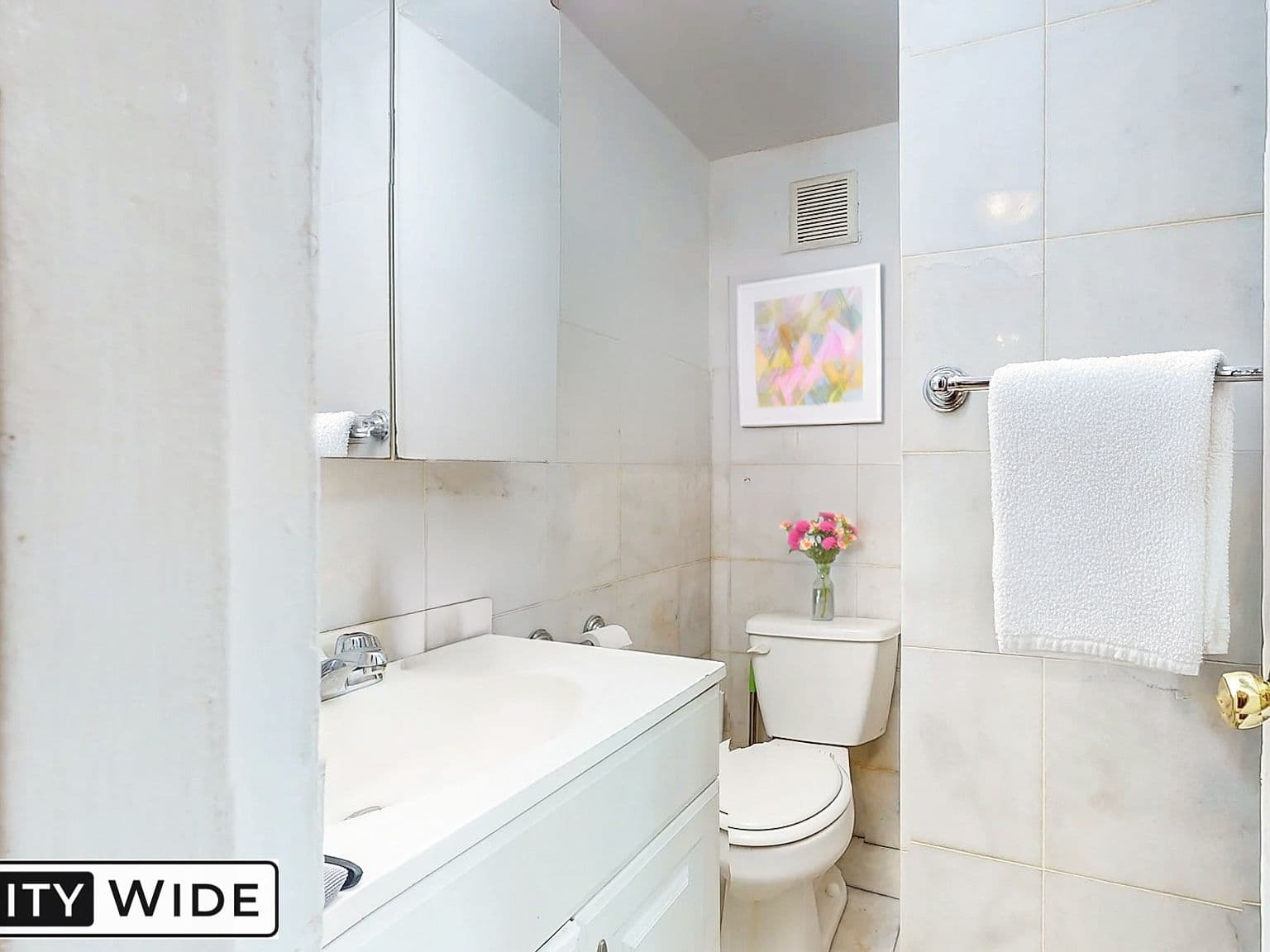 Spacious Upper East Side Studio with Separate Kitchen and Building Laundry