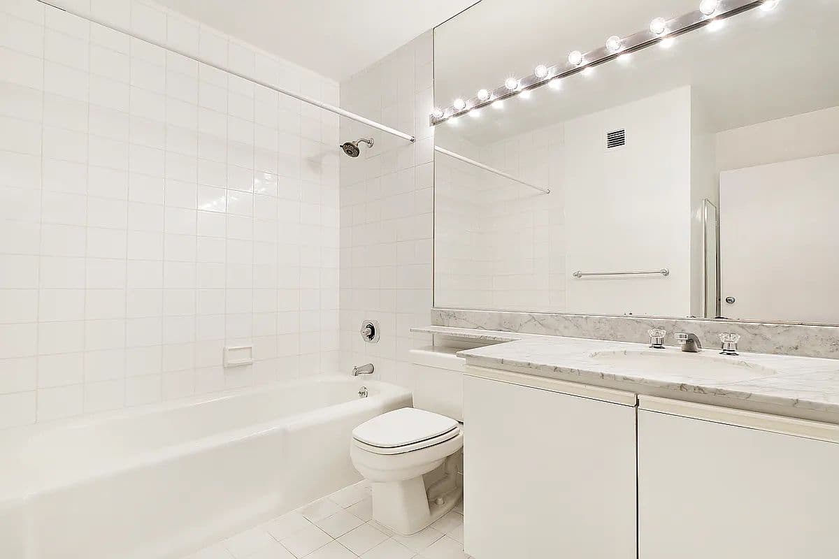 Renovated High-Floor One-Bedroom Apartment with River Views in Manhattan