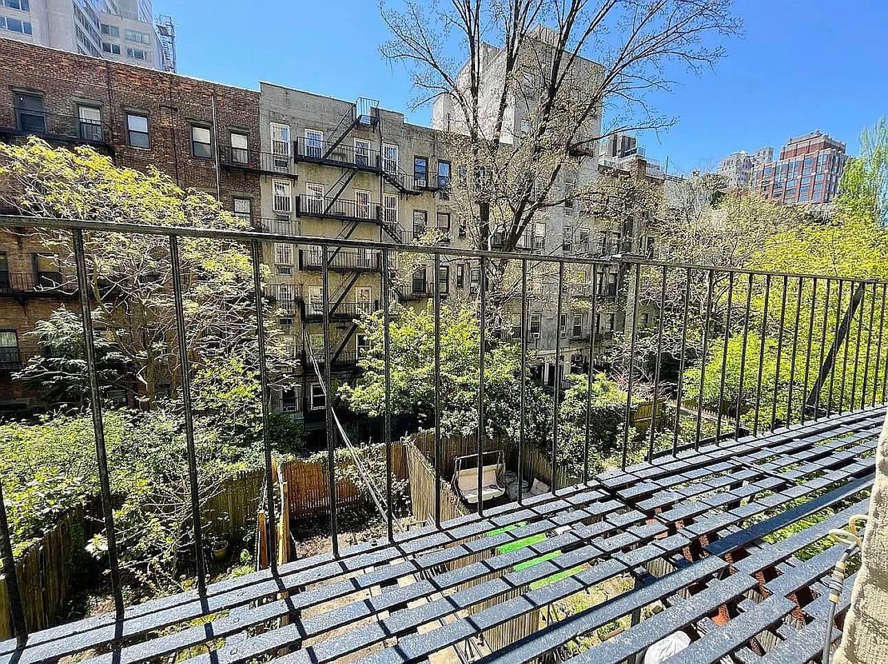 Newly Renovated Jumbo Studio Apartment in Manhattan’s Upper East Side