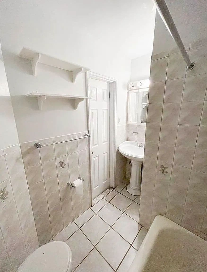 Newly Renovated Jumbo Studio Apartment in Manhattan’s Upper East Side