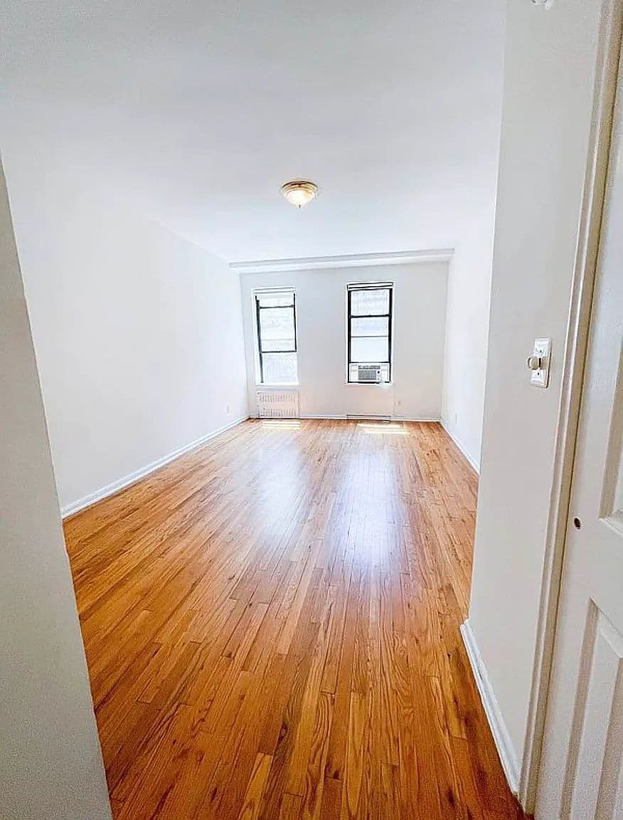 Newly Renovated Jumbo Studio Apartment in Manhattan’s Upper East Side