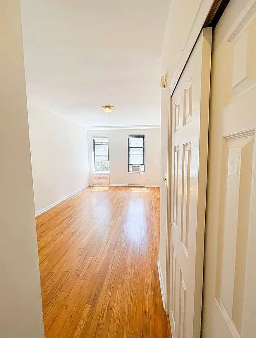 Newly Renovated Jumbo Studio Apartment in Manhattan’s Upper East Side