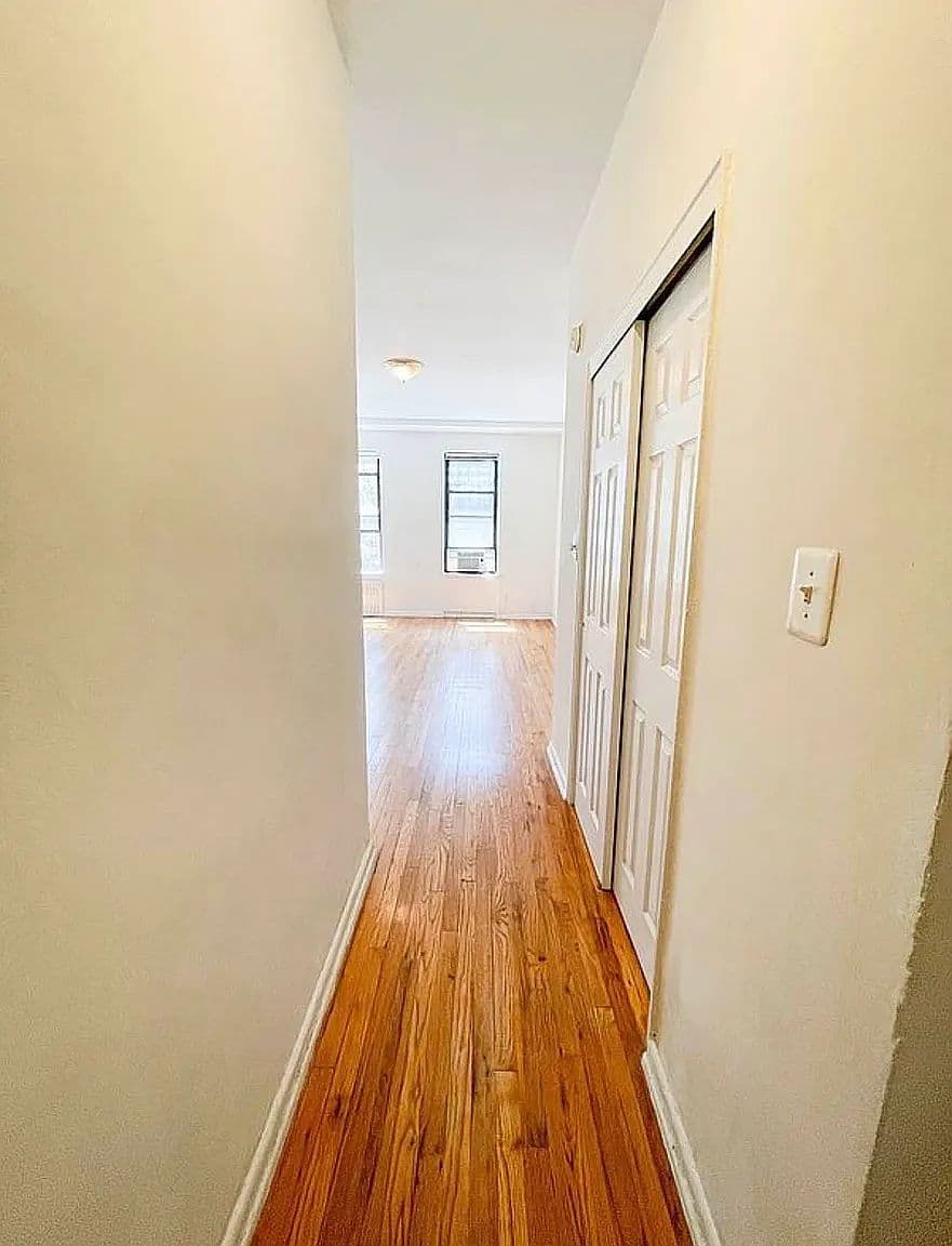 Newly Renovated Jumbo Studio Apartment in Manhattan’s Upper East Side
