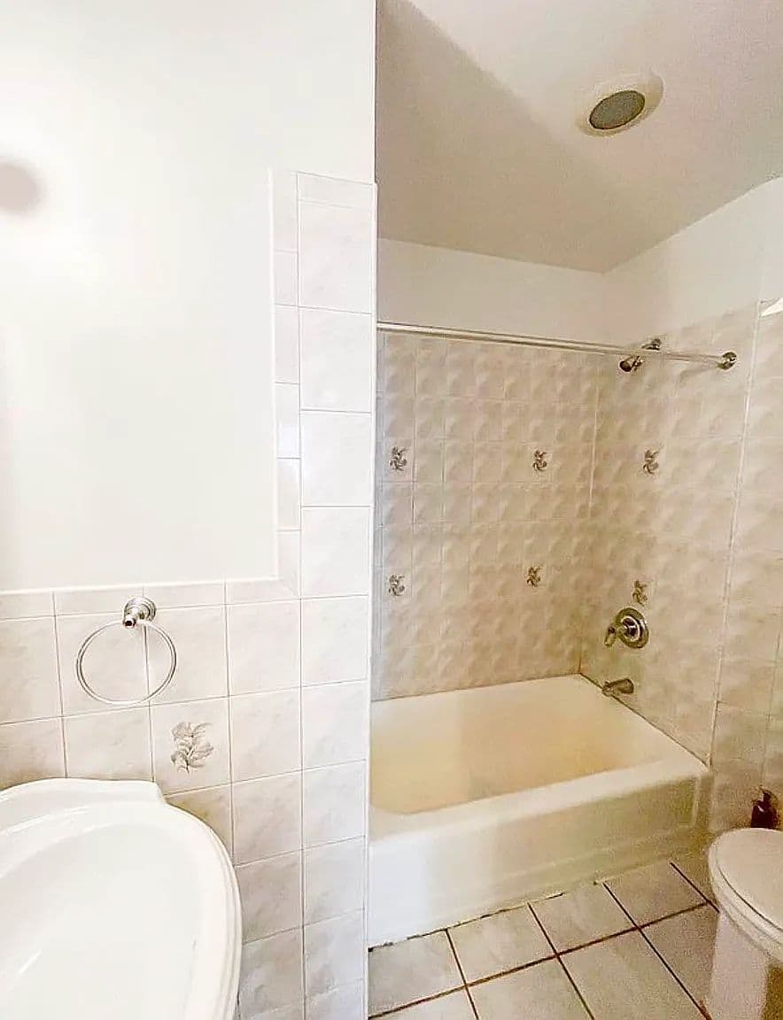 Newly Renovated Jumbo Studio Apartment in Manhattan’s Upper East Side