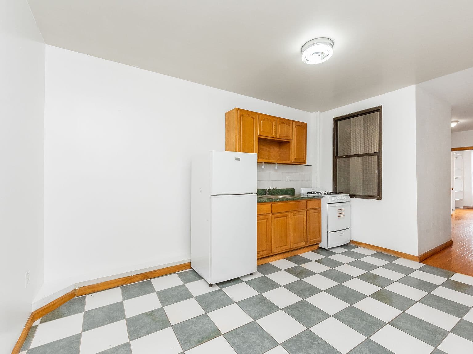 Pet-Friendly Two-Bedroom Upper East Side Apartment with Included Heat and Hot Water