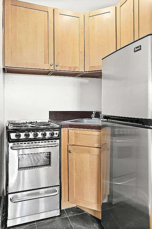 Light-Filled Upper East Side Studio with Elevator and Laundry