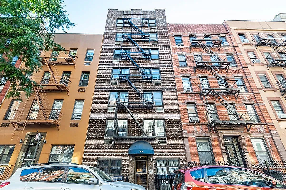 Light-Filled Upper East Side Studio with Elevator and Laundry
