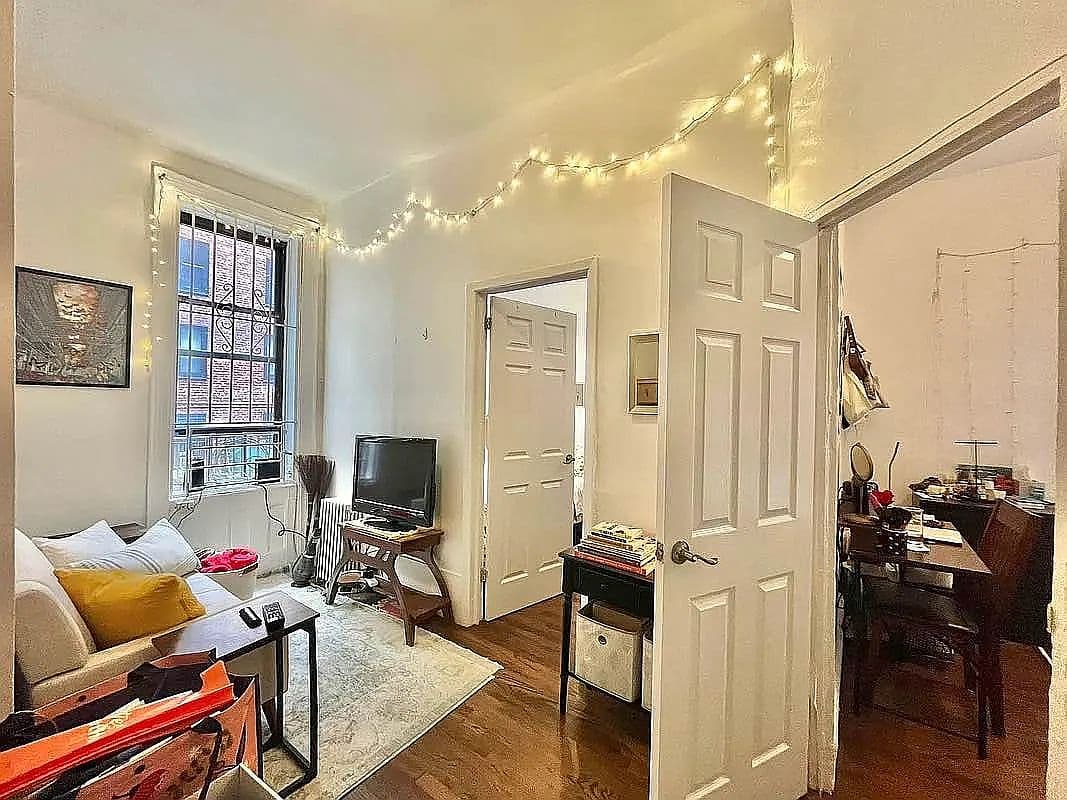 Two-Bedroom Upper East Side Apartment with Renovated Kitchen and Dishwasher