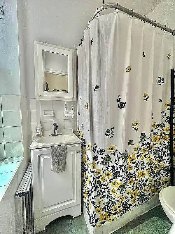 Two-Bedroom Upper East Side Apartment with Renovated Kitchen and Dishwasher