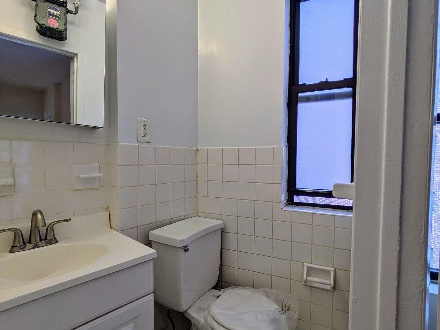 Bright Two-Bedroom Upper East Side Apartment with Hardwood Floors