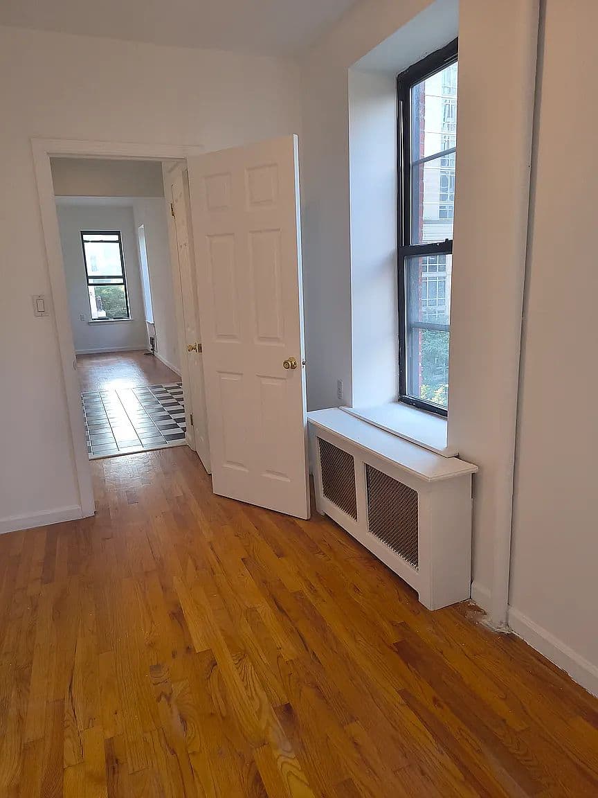 Sunny 1-Bedroom Upper East Side Apartment with In-Building Laundry