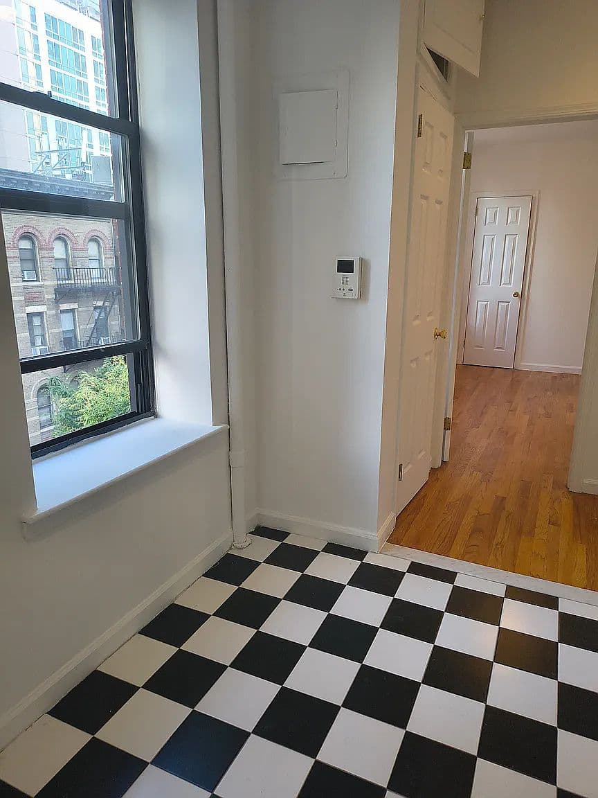 Sunny 1-Bedroom Upper East Side Apartment with In-Building Laundry